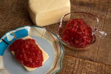 Peynirli guava reçeli, tipik Brezilya tatlısı, adı Romeu e Julieta. Brezilya 'da Haziran ve Temmuz festivallerinde geleneksel