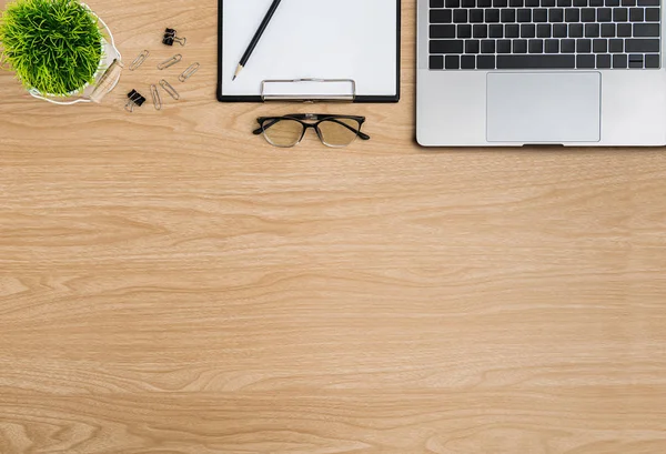 Üst Manzara Ahşap ofis masası. Düz Yatık Çalışma Alanı