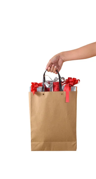 提着装满礼物的空白棕色纸巾购物袋的女性 — 图库照片