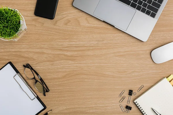 Üst Manzara Ahşap ofis masası. Düz Yatık Çalışma Alanı