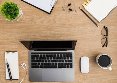 Üst Manzara Ahşap ofis masası. Düz Yatık Çalışma Alanı