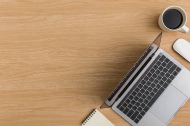 Üst Manzara Ahşap ofis masası. Düz Yatık Çalışma Alanı