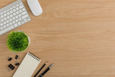 Üst Manzara Ahşap ofis masası. Düz Yatık Çalışma Alanı