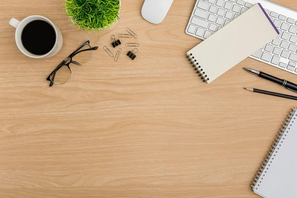 Üst Manzara Ahşap ofis masası. Düz Yatık Çalışma Alanı