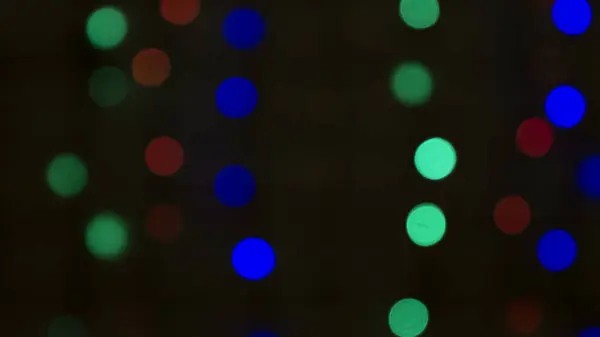 Desenfoque Luces Verticales Navidad Rojo Verde Azul Fondo Negro Oscuridad — Foto de Stock