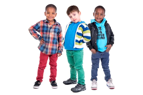 Троє молодих хлопчиків ізольовані в білому — стокове фото