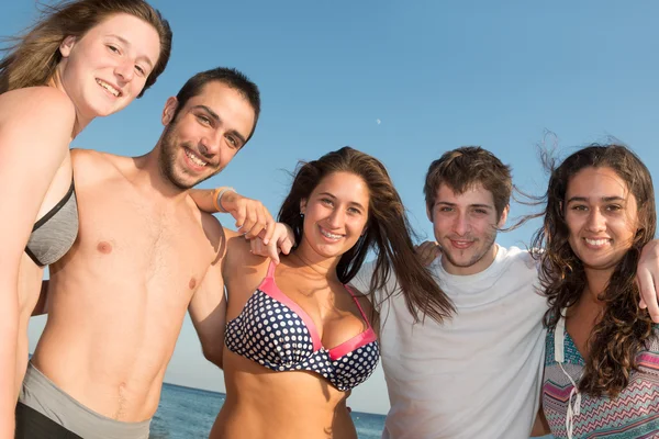 Amigos na hora de verão — Fotografia de Stock