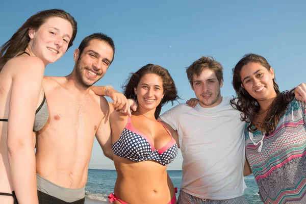 Vrienden in de zomer — Stockfoto