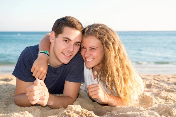 Paar in de zomer — Stockfoto