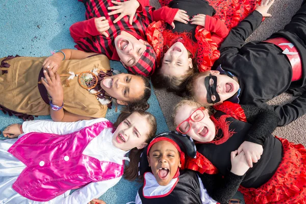 Kinderen in kostuums — Stockfoto