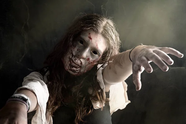 Spaventoso zombie ragazza — Foto Stock