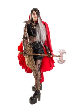 Koyu kırmızı başlıklı kız