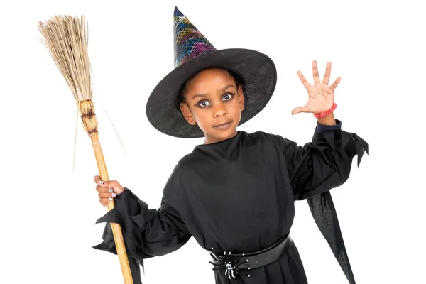 Jong meisje heks in Halloween — Stockfoto