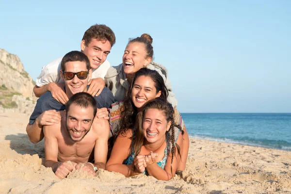 Amigos en horario de verano — Foto de Stock