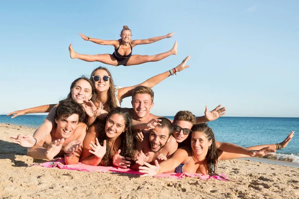 Amigos no verão — Fotografia de Stock