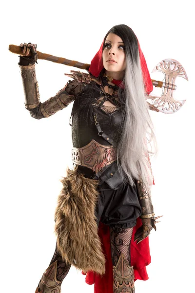 Koyu kırmızı başlıklı kız