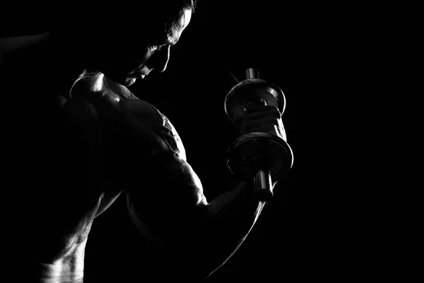 Man doet biceps — Stockfoto