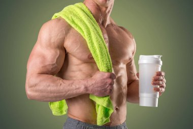 Spor salonu şişe adamla