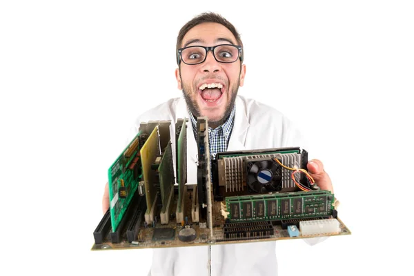 Ingenieur poseren met computeronderdelen — Stockfoto