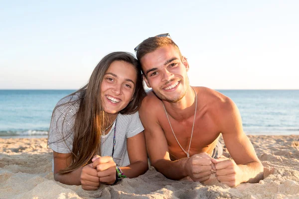 Couple en heure d'été — Photo