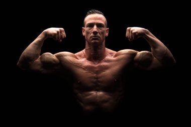 Adamın mükemmel vücut