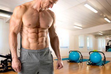 spor olarak güçlü bir adam