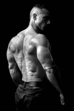 kusursuz bir beden ile adam