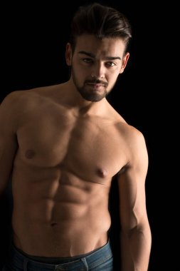 Büyük beden ile genç adam