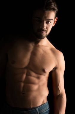 Büyük beden ile genç adam