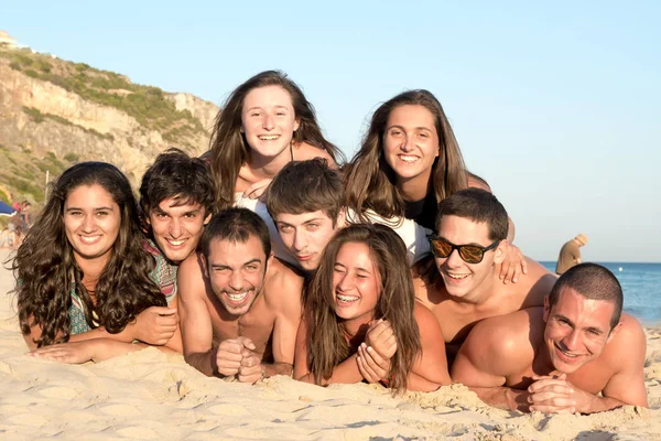 Amigos na hora de verão — Fotografia de Stock