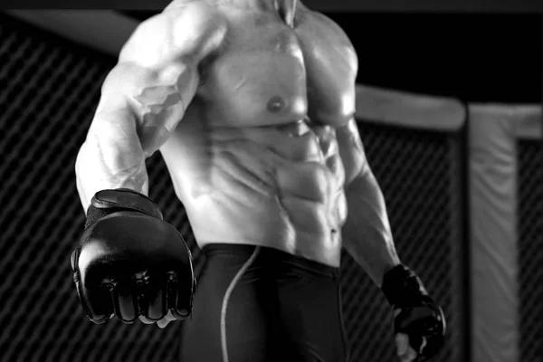 MMA atlet ile eldiven — Stok fotoğraf