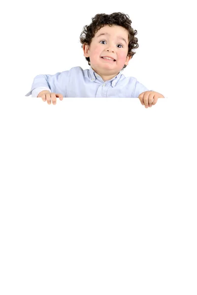 Мальчик позирует с белой доской — стоковое фото