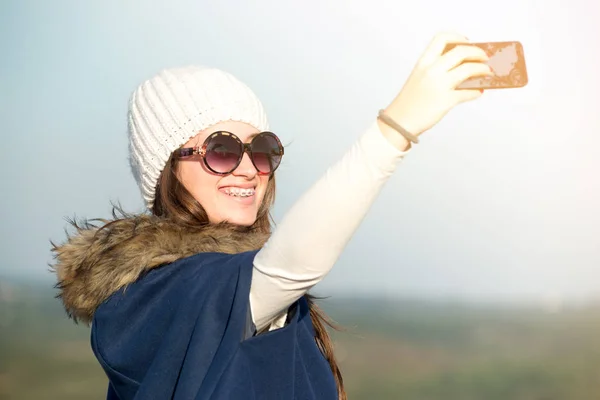 Chica joven selfie — Foto de Stock