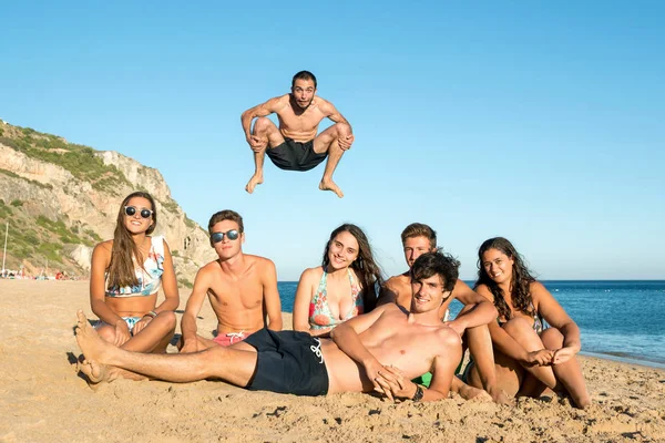 Vrienden in de zomer — Stockfoto