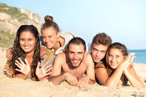 Freunde im Sommer — Stockfoto