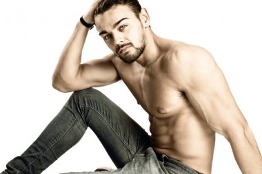 Büyük beden ile yakışıklı adam