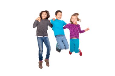 Mutlu çocuklar zıplıyor