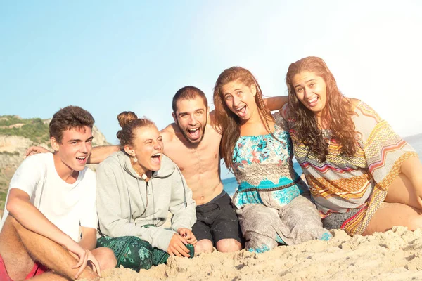 Freunde im Sommer — Stockfoto