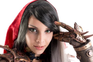 Koyu kırmızı başlıklı kız