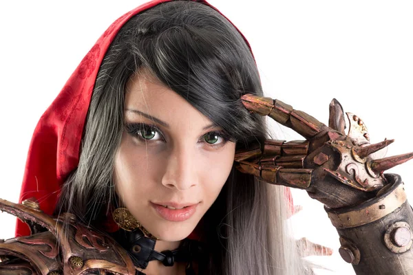 Koyu kırmızı başlıklı kız