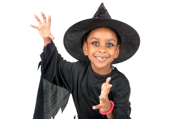 Jong meisje heks in Halloween — Stockfoto