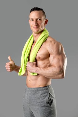 kusursuz bir beden ile adam