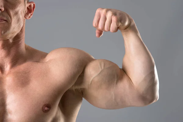 Homem com corpo perfeito — Fotografia de Stock