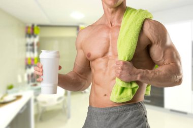 Spor salonu şişe adamla