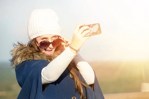 Selfie mit jungen Mädchen — Stockfoto