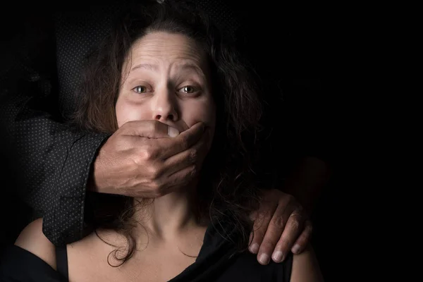 Vrouw slachtoffer van huiselijk geweld — Stockfoto