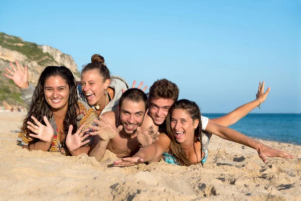 Amigos na hora de verão — Fotografia de Stock