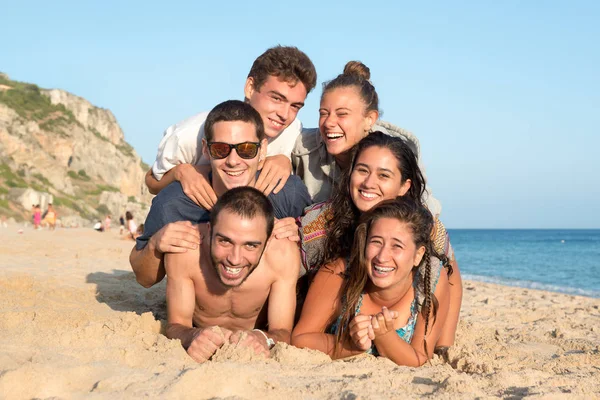 Vrienden in de zomer — Stockfoto