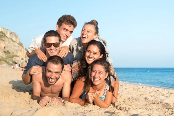 Vrienden in de zomer — Stockfoto