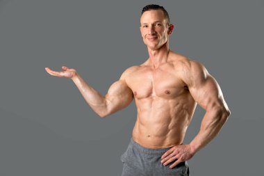 kusursuz bir beden ile adam